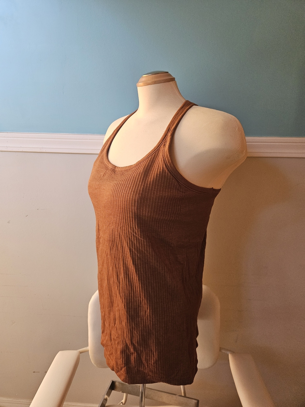 Lululemon Ebb To Street Women's Ribbed Scoop Y Tank Top in Brown